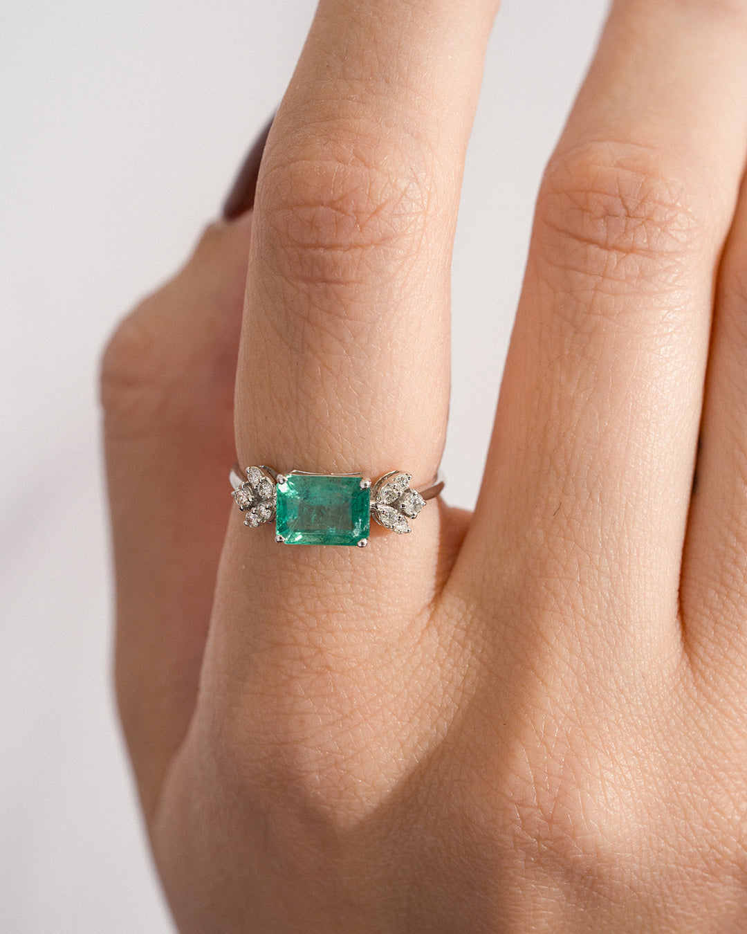 Anillo Emerald Bloom