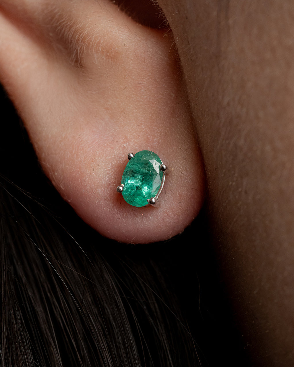 Aretes Oval Solitario Esmeralda