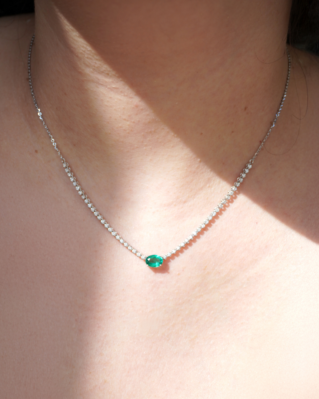 Collar Medio Tennis de Diamantes con Esmeralda