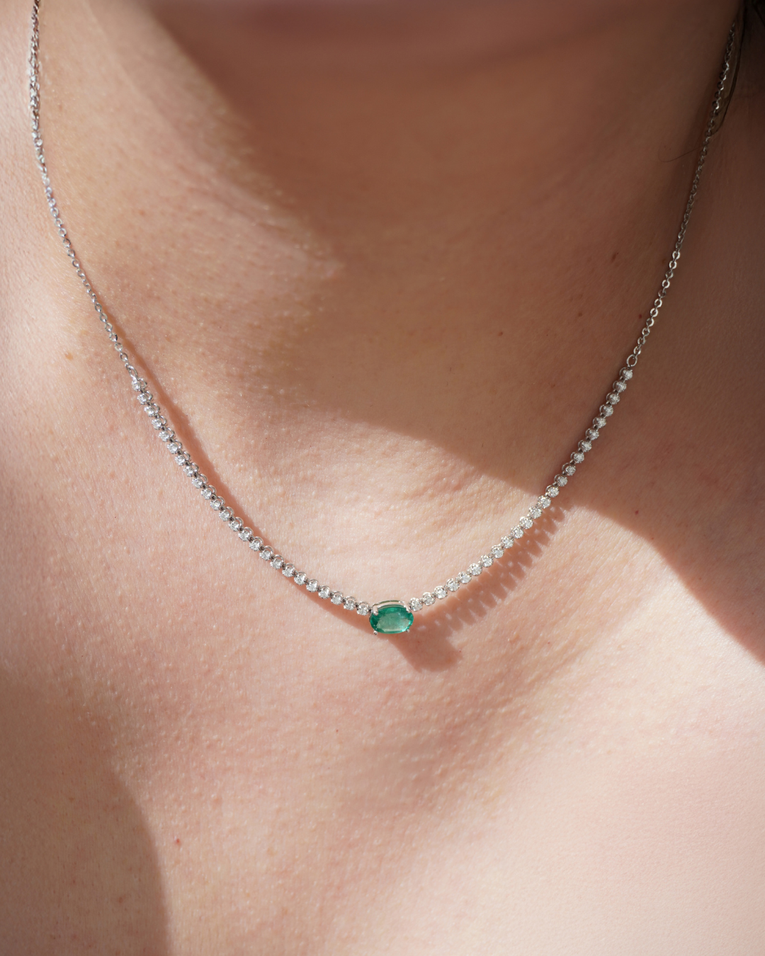 Collar Medio Tennis de Diamantes con Esmeralda