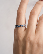 Anillo de zigzag de zafiros