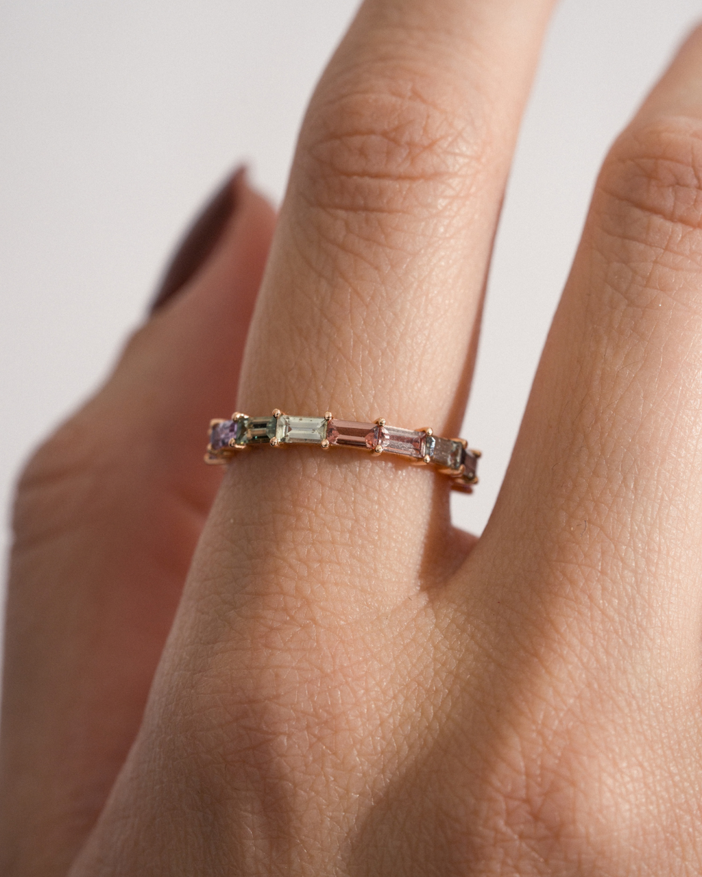 Anillo zafiros multicolor