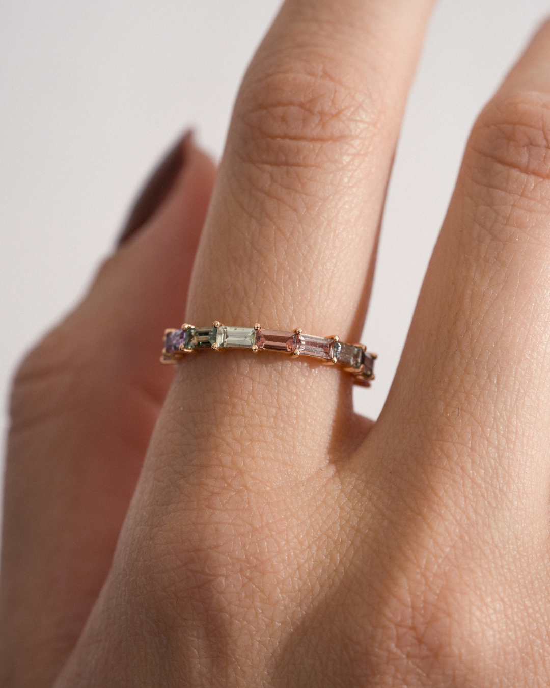 Anillo zafiros multicolor