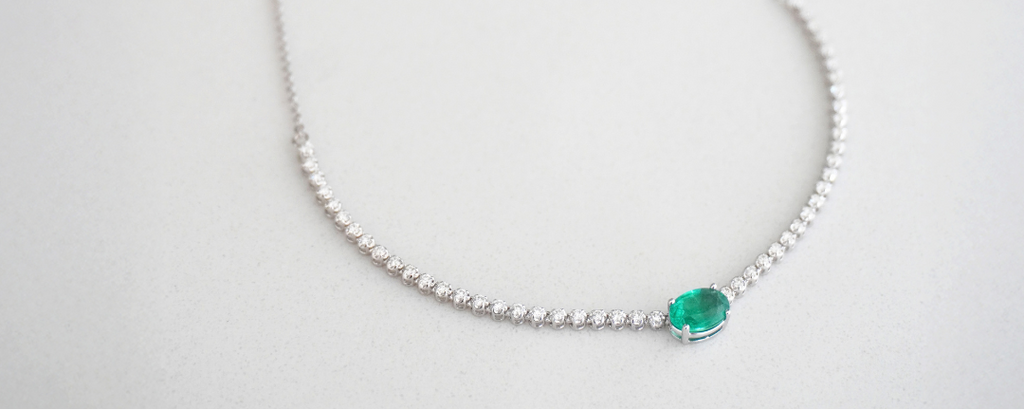 Collar Medio Tennis de Diamantes con Esmeralda