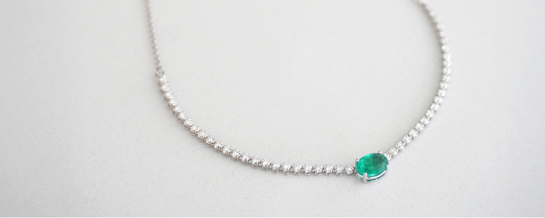 Collar Medio Tennis de Diamantes con Esmeralda