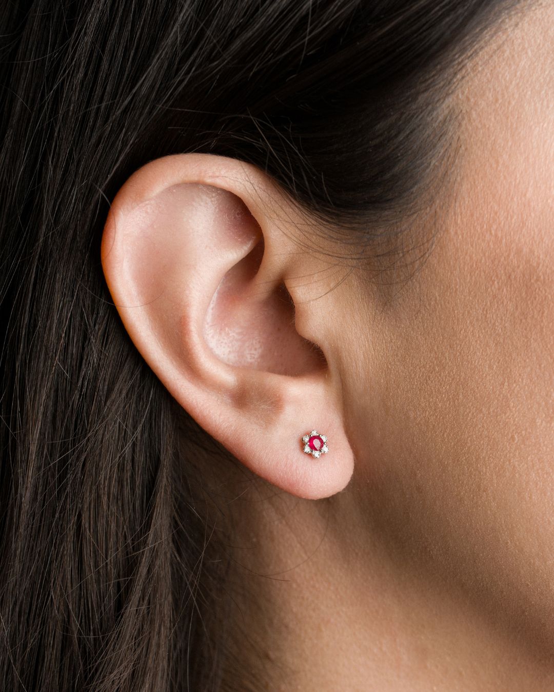 Aretes Flor Rubí y Diamantes