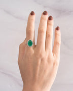 Anillo Esmeralda Oval con Halo de Diamantes
