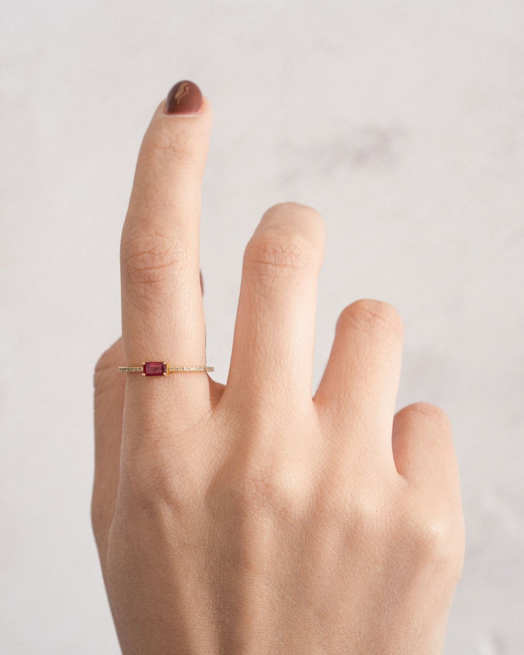 Anillo Rubí con Diamantes Pavé